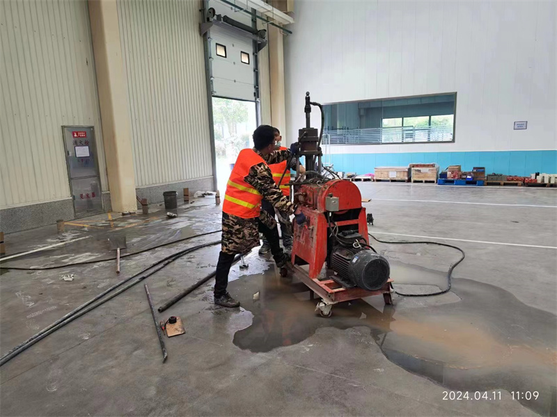 城步厂房地面下沉塌陷注浆加固施工